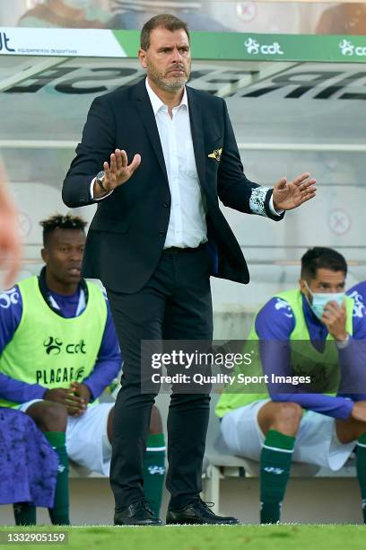Joao Henriques the manager of Moreirense FC reacts during the Liga Portugal Bwin match between Moreirense FC and SL Benfica at Parque de Jogos...