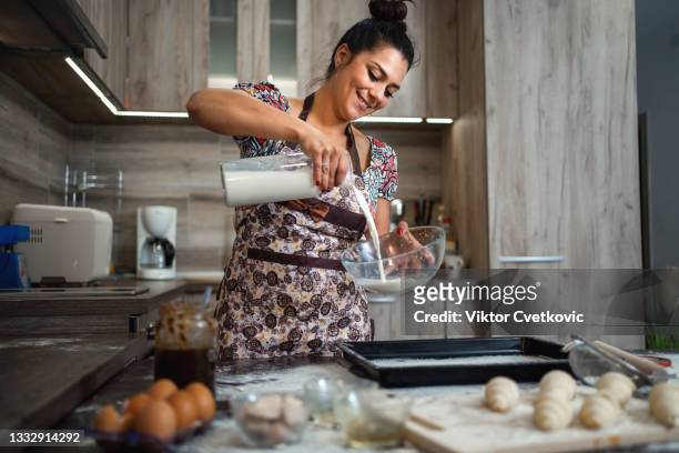 woman kneading pastries at home in the kitchen - pouring cereal stock pictures, royalty-free photos & images