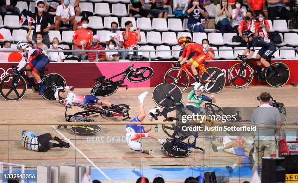 Lotte Kopecky of Team Belgium, Clara Copponi of Team France, Laura Kenny of Team Great Britain, Emily Kay of Team Ireland, Daria Pikulik of Team...