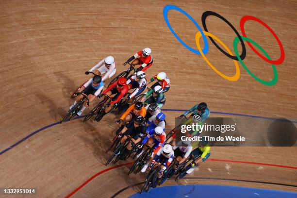 General view of Annette Edmondson of Team Australia, Tatsiana Sharakova of Team Belarus, Allison Beveridge of Team Canada, Jiali Liu of Team China,...