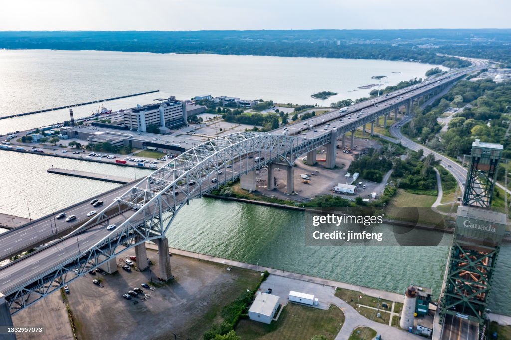 Burlington Bay James N. Allan Skyway and Queen Elizabeth Way, Burlington Lift bridge, Burlington, Canada