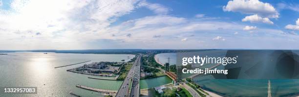 burlington bay james n. allan skyway e queen elizabeth way, ponte burlington lift, burlington, canadá - elevator bridge - fotografias e filmes do acervo