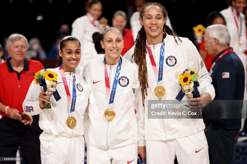 Women's Basketball Medal Ceremony - Olympics: Day 16