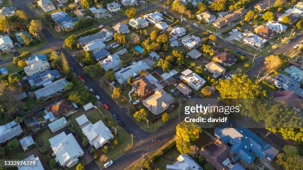vista aerea al tramonto suburbano - nuovo galles del sud foto e immagini stock