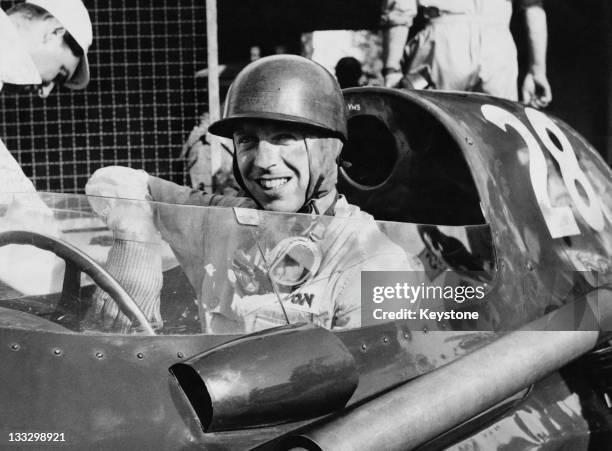 Tony Brooks of Great Britain sits aboard the Vanwall VW5 during the Italian Grand Prix on 7th September 1958 at the Autodromo Nazionale Monza near...