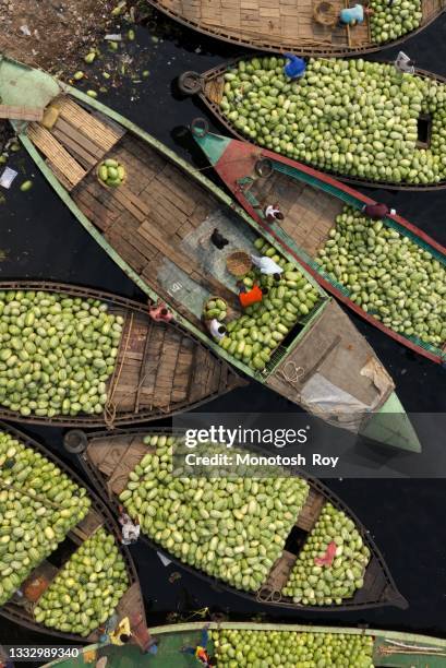 watermelon bazar at sadarghat, dhaka - agriculture in bangladesh stock-fotos und bilder