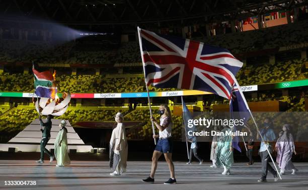Flag bearer Laura Kenny of Team Great Britain during the Closing Ceremony of the Tokyo 2020 Olympic Games at Olympic Stadium on August 08, 2021 in...