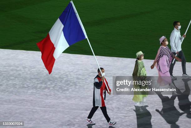 Flag bearer Steven da Costa of France during the Closing Ceremony of the Tokyo 2020 Olympic Games at Olympic Stadium on August 08, 2021 in Tokyo,...