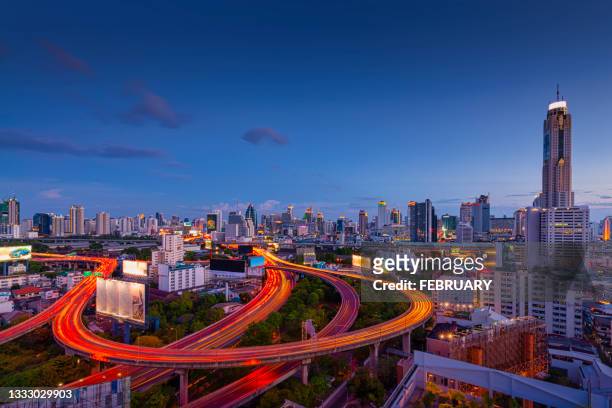 bangkok city at twilight - light strip stock pictures, royalty-free photos & images