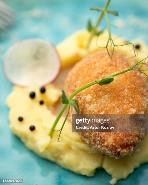 chicken kiev, meat cutlet with mashed potatoes and herbs. close-up shot. soft focus - cutlet bildbanksfoton och bilder