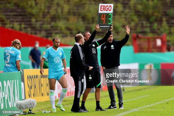 Head coach Mark van Bommel of Wolfsburg changes player Admir Mehmedi and Sebastiaan Bornauw during the DFB Cup first round match between Preußen...
