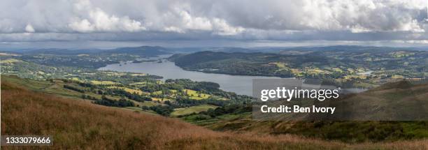 panoramic  view over lake windermere, lake district national park - lago windermere fotografías e imágenes de stock