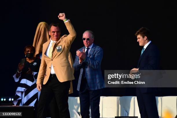 Alan Faneca takes the stage during the NFL Hall of Fame Enshrinement Ceremony at Tom Benson Hall Of Fame Stadium on August 08, 2021 in Canton, Ohio.
