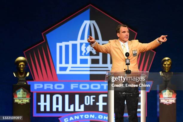 Alan Faneca reacts to the crowd during the NFL Hall of Fame Enshrinement Ceremony at Tom Benson Hall Of Fame Stadium on August 08, 2021 in Canton,...