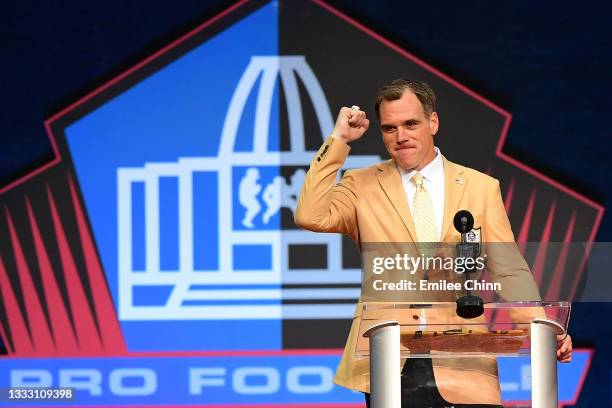 Alan Faneca reacts to the crowd during the NFL Hall of Fame Enshrinement Ceremony at Tom Benson Hall Of Fame Stadium on August 08, 2021 in Canton,...