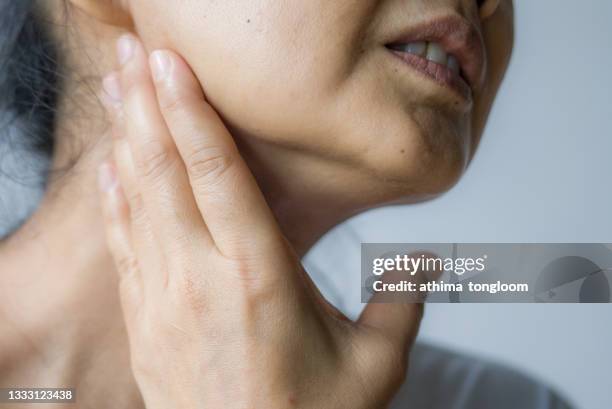 woman with toothache. - menschlicher mund stock-fotos und bilder