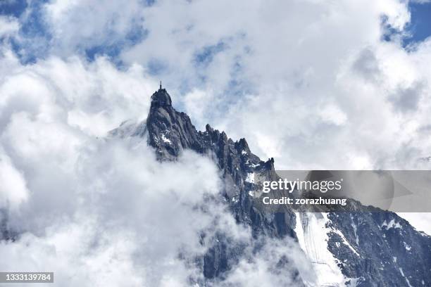 aiguille du midi in morning cloudscape, european alps - aiguille de midi imagens e fotografias de stock