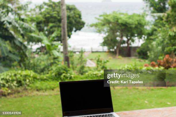 remote work location in the balcony with laptop and nature background - lifehack stockfoto's en -beelden