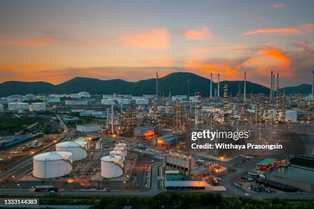 products and services for the oil refining - chemical plants stock pictures, royalty-free photos & images