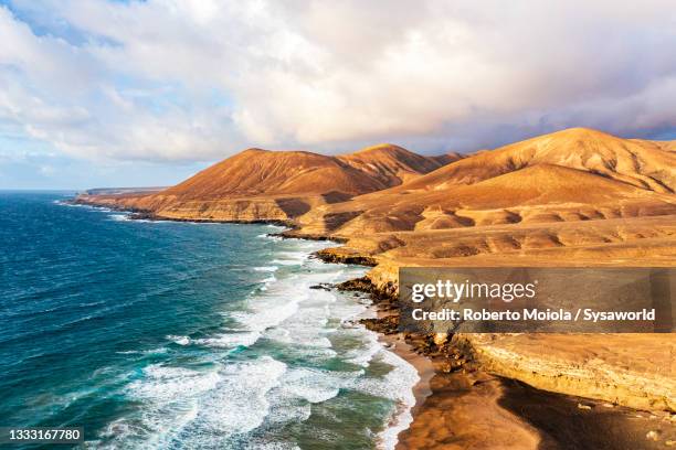 mountains and cliffs above the ocean, fuerteventura - atlantic islands stock pictures, royalty-free photos & images