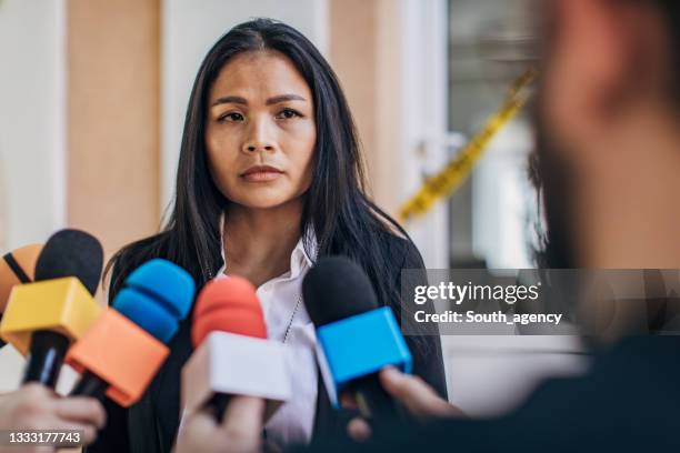 female police chief talking to reporters - police press conference stock pictures, royalty-free photos & images