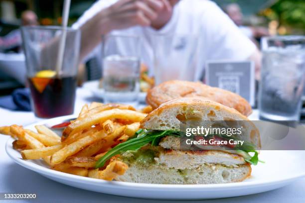 grilled chicken sandwich and french fries - provolone stock-fotos und bilder