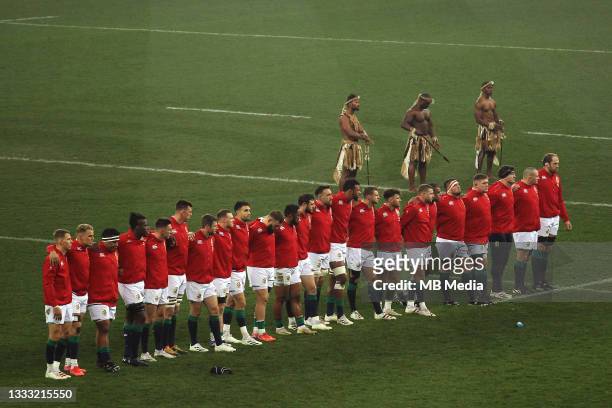 British & Irish Lions during the South African National Anthem before the 3rd Test at FNB Stadium on August 7, 2021 in Johannesburg, South Africa.