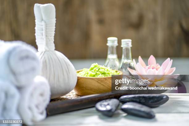 beautiful composition of spa treatment on wooden table - thai massage 個照片及圖片檔