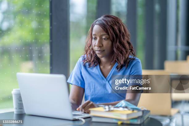 medical student studying - medical student stock pictures, royalty-free photos & images