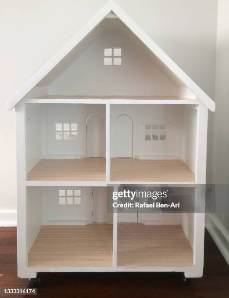 large white dollhouse back - dollhouse stockfoto's en -beelden