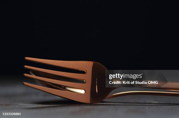 close-up view of the copper fork - ätutrustning bildbanksfoton och bilder