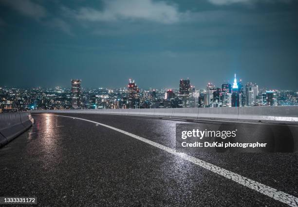 motorway in tokyo at night - japan racing foto e immagini stock