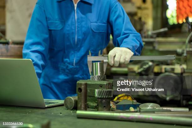 factory female worker working and supervising production. - man cutting wire stockfoto's en -beelden