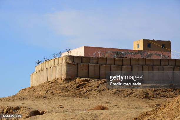 afghan national army hill top fort outside balkh, balkh province, afghanistan - army barracks stockfoto's en -beelden