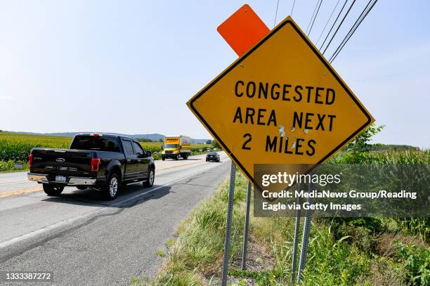 Sign St Rt 222 Miles Road Sign Stock-Fotos und Bilder - Getty Images