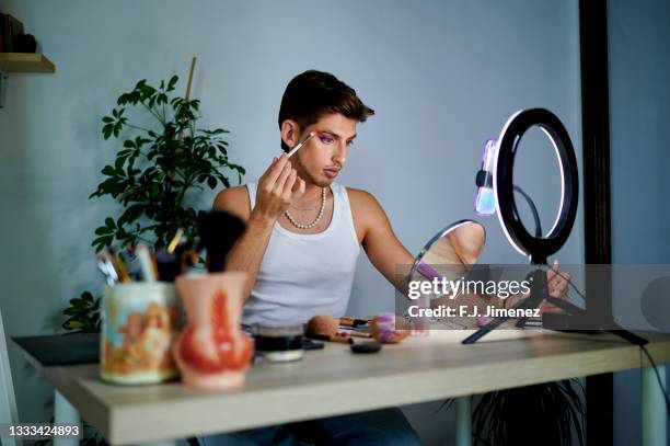 Man Using Cell Phone Light Face Mobile Phone Light On Face Photos and Premium High Res Pictures - Getty ...