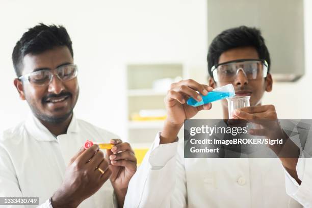 students in an internship at the university, freiburg, baden-wuerttemberg, germany - indischer subkontinent abstammung stock-fotos und bilder