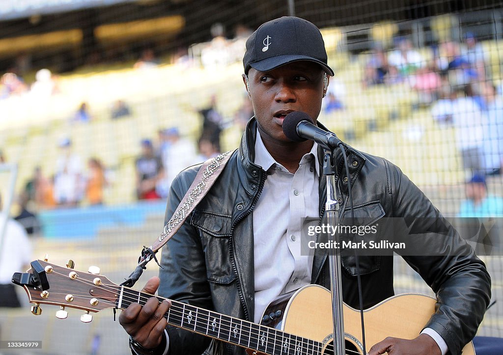 The Voice Winner Javier Colon Sings The National Anthem At Dodger Stadium