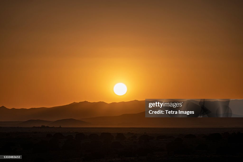 Usa, New Mexico, Santa Fe, El Dorado, Sun setting over desert landscape