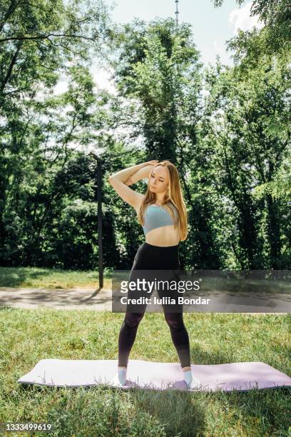 healthy young woman stretching - leg stretch girl stock-fotos und bilder