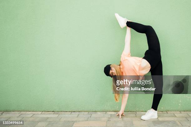 beautiful sporty girl is stretching legs. leg-split - beautiful girls legs stock-fotos und bilder
