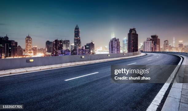 urban elevated road at night - shanghai night stock-fotos und bilder