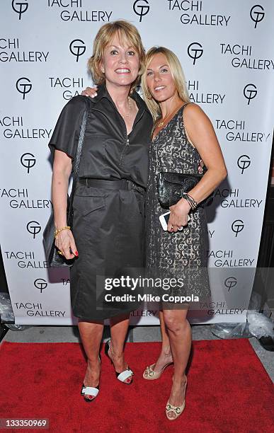 Lisa Roland Mike Weiss Gallery Photos and Premium High Res Pictures - Getty Images