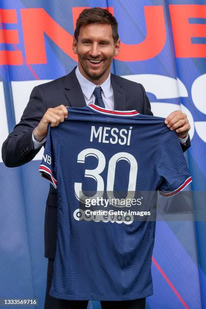 Lionel Messi poses with his jersey after the press conference of Paris Saint-Germain at Parc des Princes on August 11, 2021 in Paris, France.