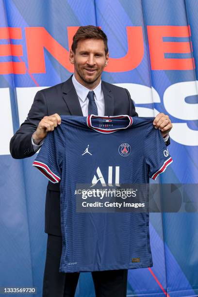 Lionel Messi poses with his jersey after the press conference of Paris Saint-Germain at Parc des Princes on August 11, 2021 in Paris, France.