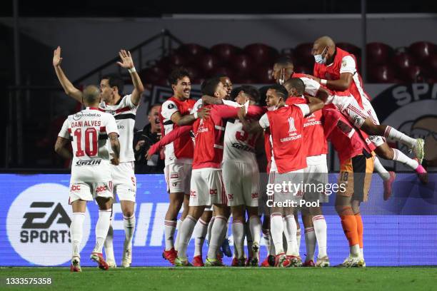 Luan Santos of Sao Paulo celebrates with teammates after scoring the first goal of his team during a quarter final first leg match between Sao Paulo...
