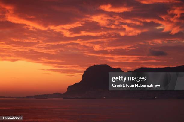 sunrise in gibraltar - pedra de gibraltar - fotografias e filmes do acervo