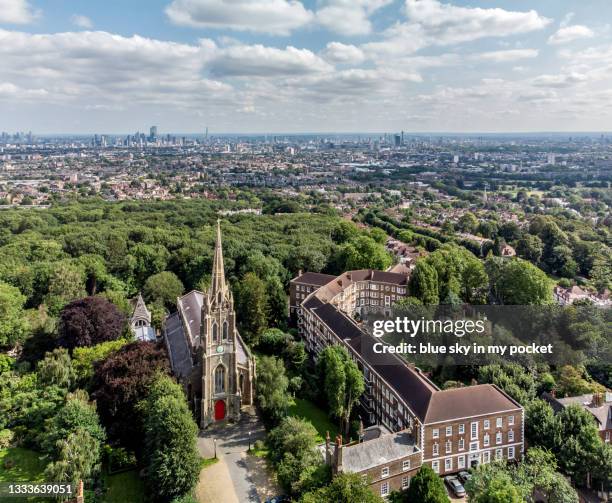 st. michael’s, highgate stands higher than any other church in london - highgate stock-fotos und bilder