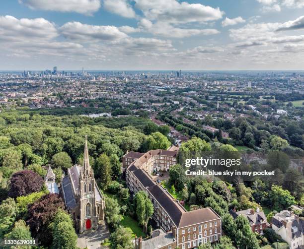 st. michael’s, highgate stands higher than any other church in london - highgate stock-fotos und bilder