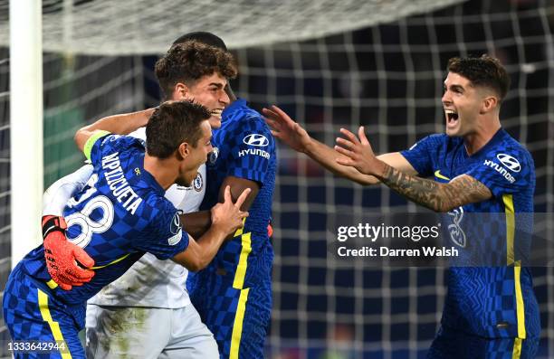 Kepa Arrizabalaga celebrates with teammates Cesar Azpilicueta, Christian Pulisic and Antonio Ruediger after making the match winning save during the...